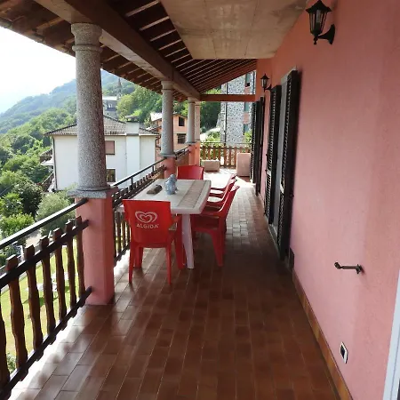 Casa Rosa Apartmanhotel Gera Lario